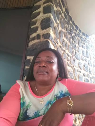 Sandrine 49 Jahre Yaounde Kamerun