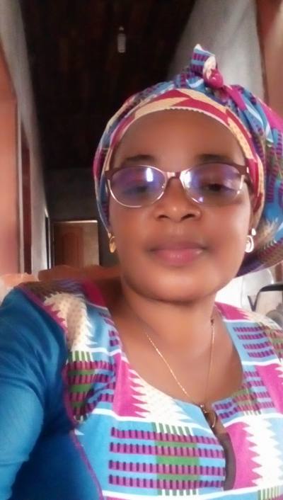 Anne  45 Jahre Ebolowa Cameroun