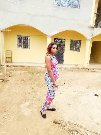 Michelle  32 Jahre Yaoundé Kamerun