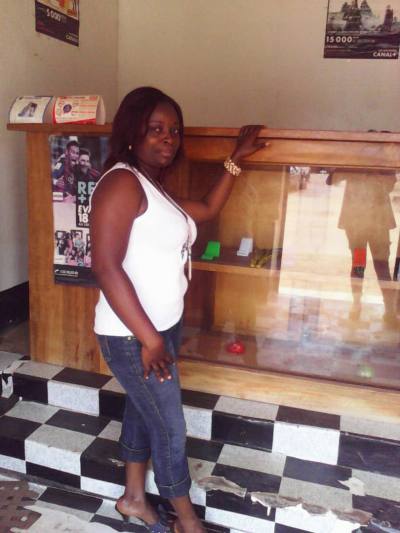 Martine 35 Jahre Yaoundé Kamerun