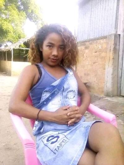 Sylvia 27 Jahre Sambava Madagaskar