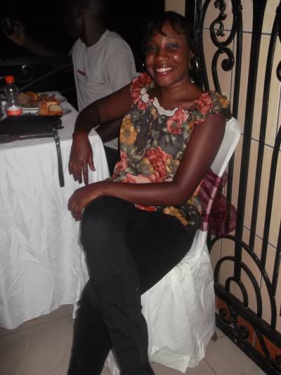 Corinne 41 Jahre  Dschang Kamerun