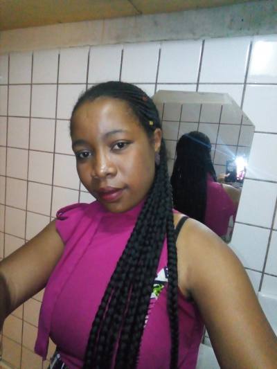 Flore 34 ans Douala Cameroun