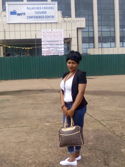 Edwige 34 ans Yaoundé Cameroun
