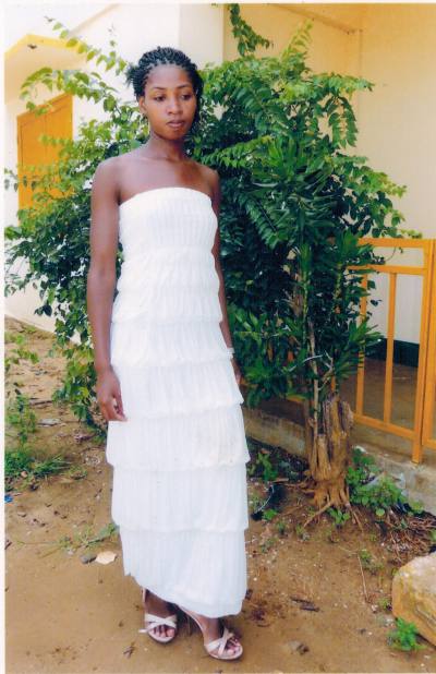 Eva 33 ans Antsiranana Madagascar