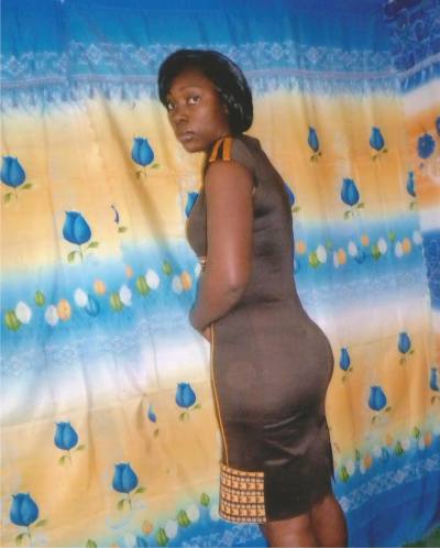 Francinne 33 years Yaoundé Cameroon
