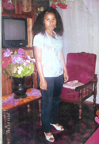 Sabrina 32 Jahre Antsiranana Madagaskar