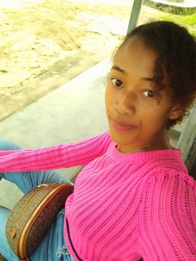 Sandrina 21 ans Sambava Madagascar