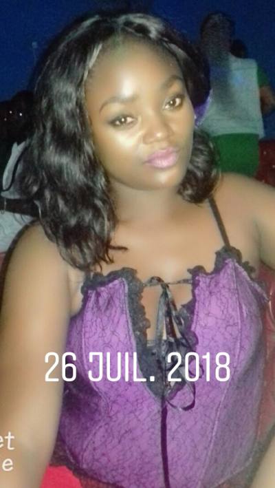 Logina 35 ans Yaounde Cameroun
