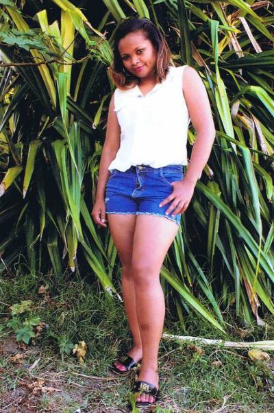 Sylviane 38 Jahre Sambava Madagaskar