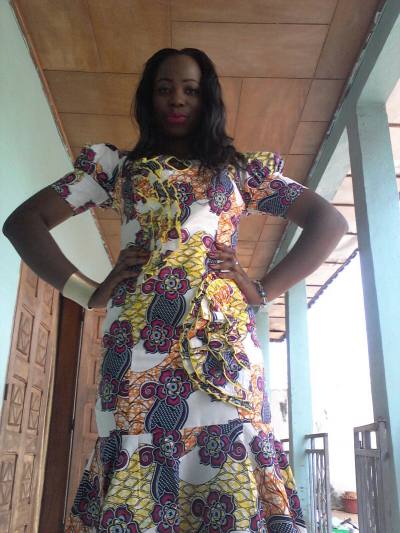 Isabella 32 Jahre Yaoundé Kamerun