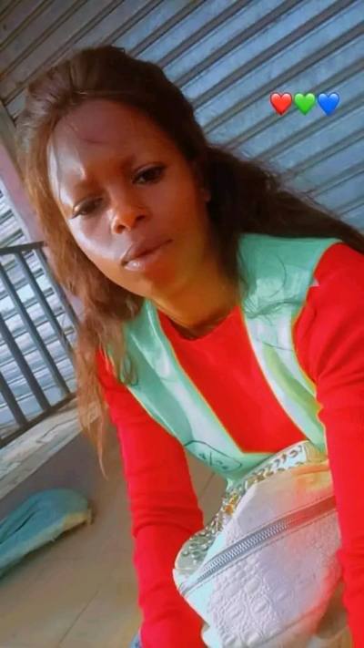 Arlette 26 Jahre  Kamerun