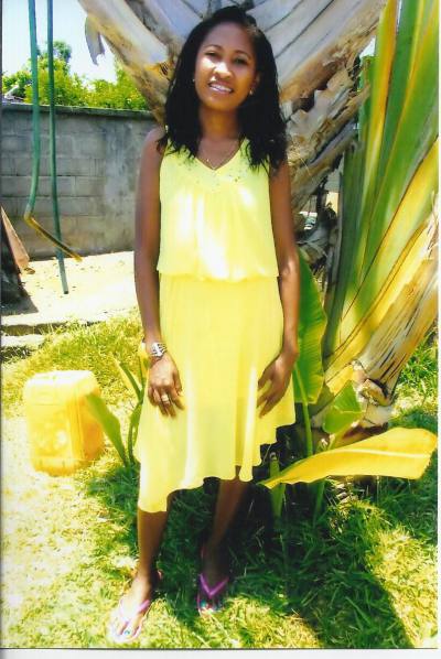 Yvette 28 Jahre Antalaha Madagaskar