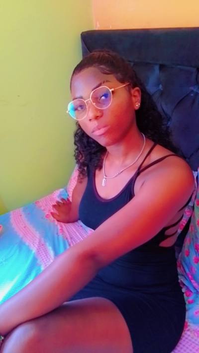 Laure 23 ans Yaounde Cameroun