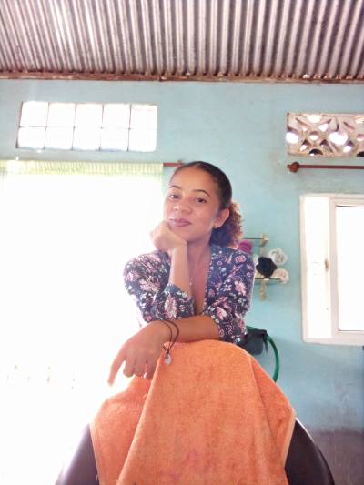 Minah 37 Jahre Ambilobe Madagaskar