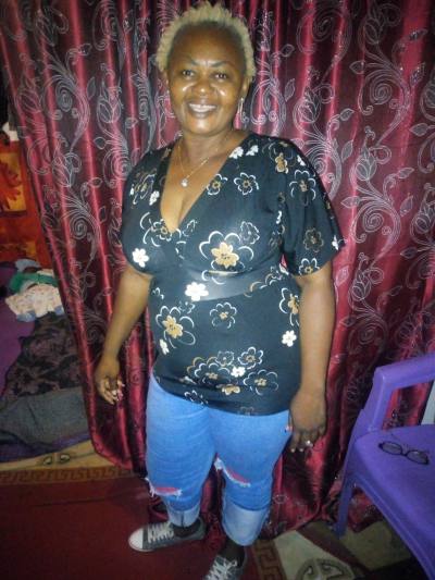 Judit 53 ans Yaoundé Cameroun