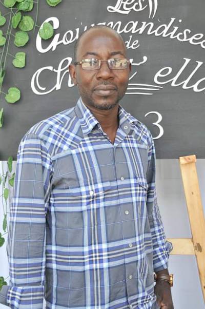 Ernest 54 Jahre Cotonou Gutartig