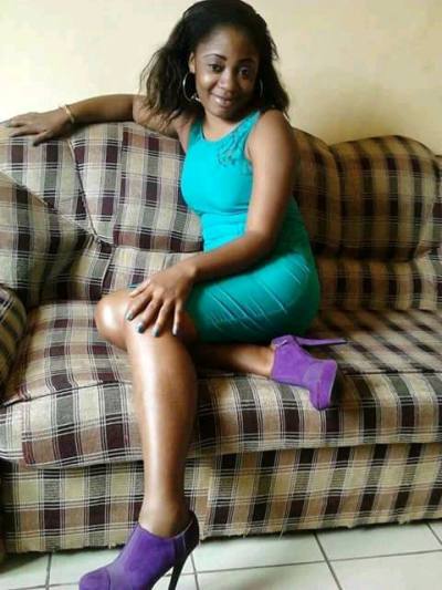 Gladys 34 Jahre Yaoundé Kamerun