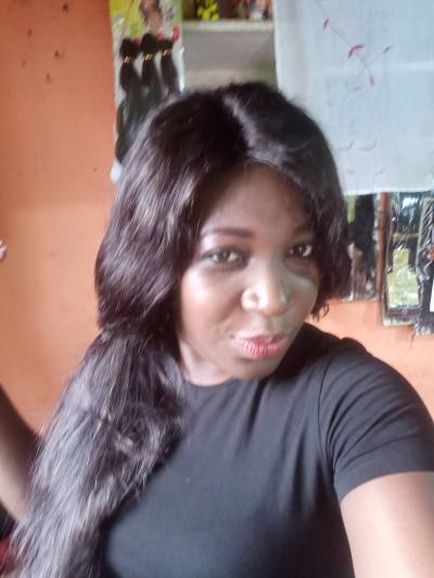 Nadia 38 ans Yaoundé Cameroun