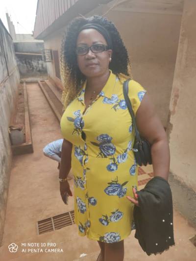 Nadine carole 34 Jahre Centre  Kamerun