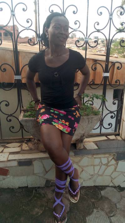 Esther 33 ans Yaoundé  Cameroun