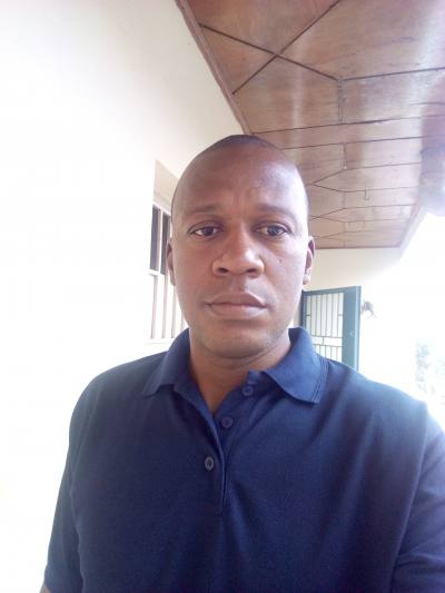 Junior 41 ans Yaounde Cameroun