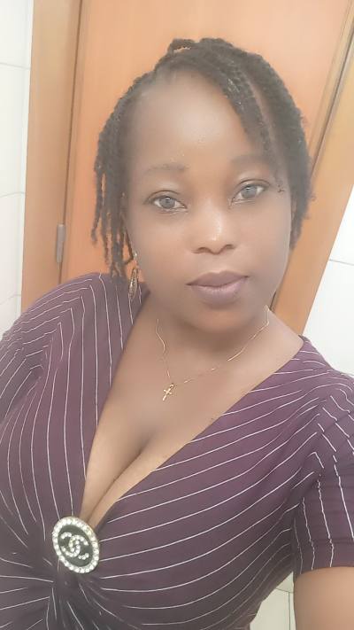 Christelle 35 Jahre Yaoundé 4 Cameroun