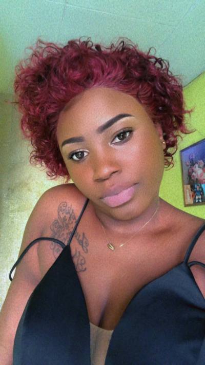 Mona 27 ans Libreville  Gabon