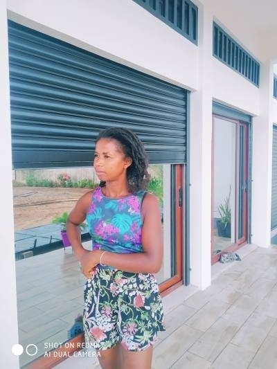 Larissa 29 ans Sambava Madagascar