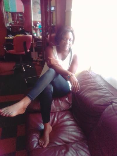 Marie 35 ans Yaoundé Cameroun