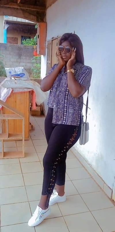 Noeline 33 years Yaoundé Cameroon