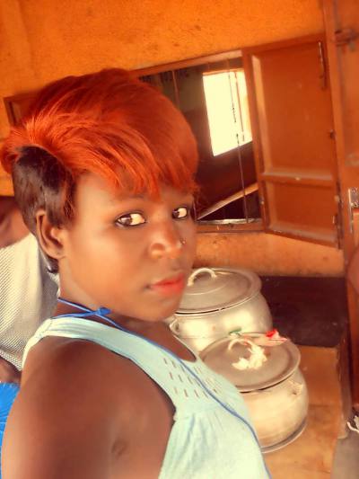 Viviane 25 ans Cotonou Bénin
