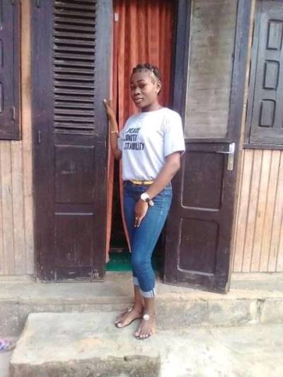 Annie 24 ans Commune Urbaine De Kribi Cameroun