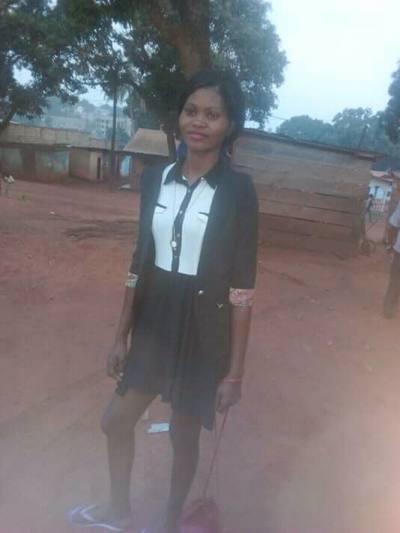 Larissa 31 Jahre Yaoundé Kamerun