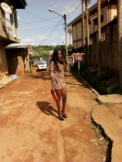 Lauraine 30 ans Yaoundé Cameroun