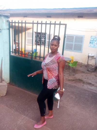 Ghiselaine 34 ans Yaoundé Cameroun