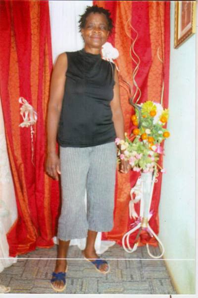 Marie 66 Jahre Yaoundé Kamerun