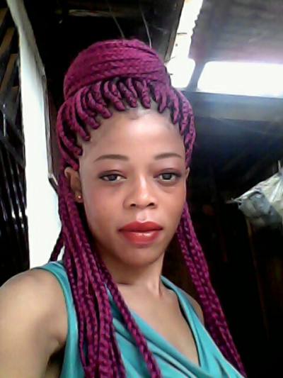 Michelle  31 Jahre Yaoundé Kamerun