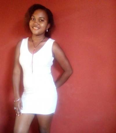 Olivia 28 ans Sambava Madagascar