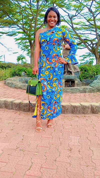 Sandra 23 Jahre Yaoundé  Cameroun