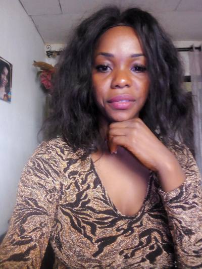 Christelle 32 ans Yambassa  Cameroun