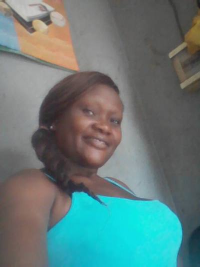 Daniella 38 Jahre Douala Kamerun
