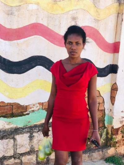 Anastasie 33 ans Antalaha Madagascar