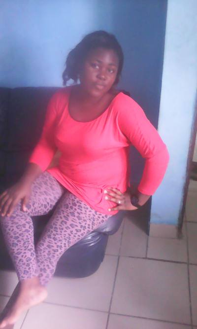 Marie 33 Jahre Douala3e Kamerun