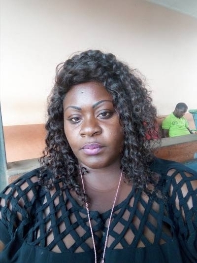 Laura 38 Jahre Yaounde Kamerun