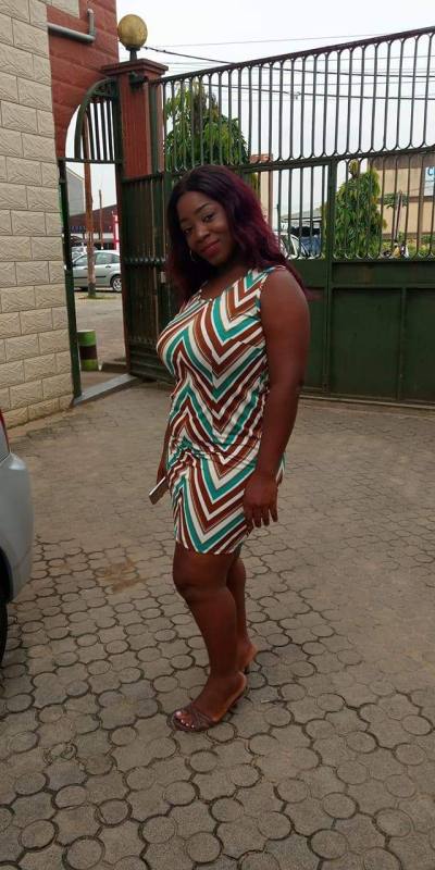 Nadia 36 Jahre Douala  Kamerun