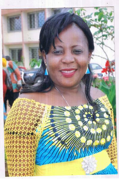 Carine 42 Jahre Yaoundé Kamerun