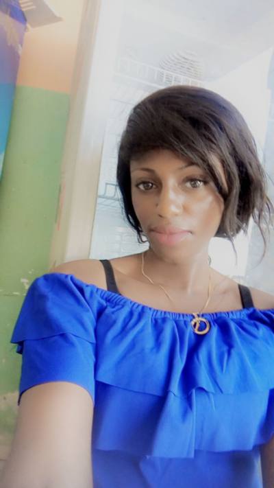 Ines 34 ans Yaoundé Cameroun