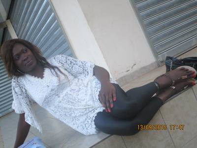 Suzanne 36 Jahre Mfoundi Kamerun