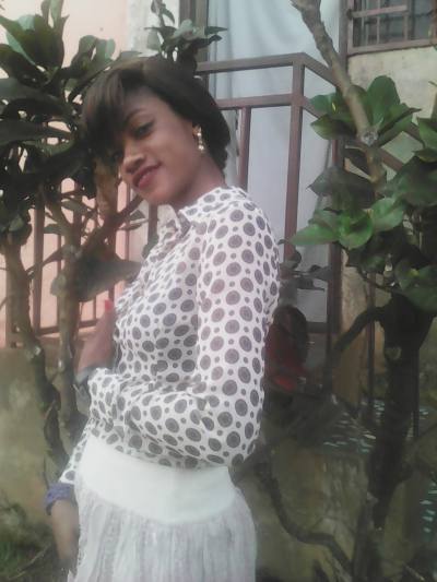 Henriette 37 Jahre Yaoundé Kamerun